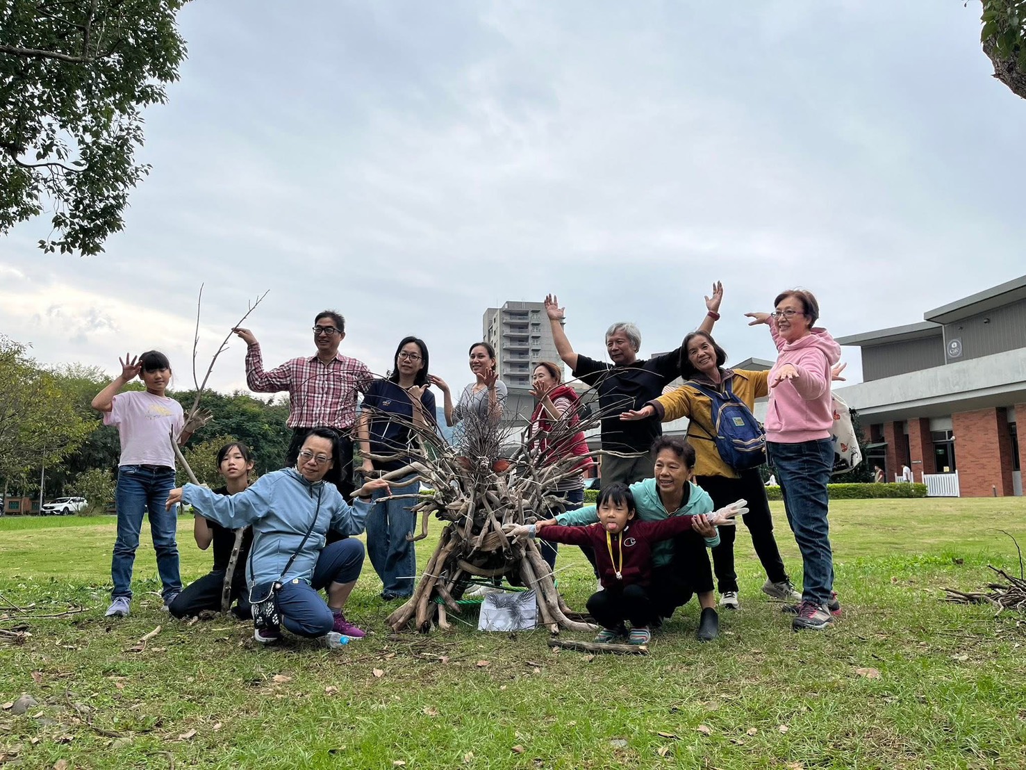本系王耀俊教授策劃「大鳥怪木作公共藝術創作活動」圓滿完成!